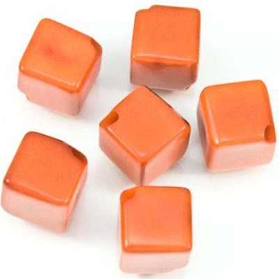 Бусина Кубик с угловым отверстием оранжевая